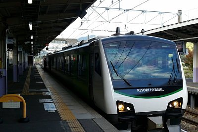 リゾートハイブリッド気動車が停車します