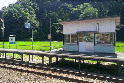 上りホームの待合所