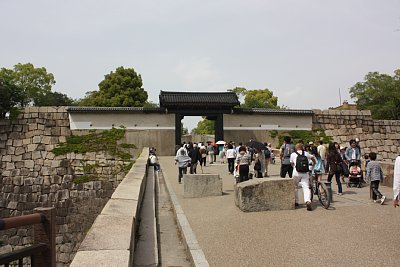 桜門へ向かいます