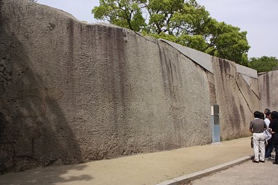 桜門桝形の巨石は蛸石と呼ばれています