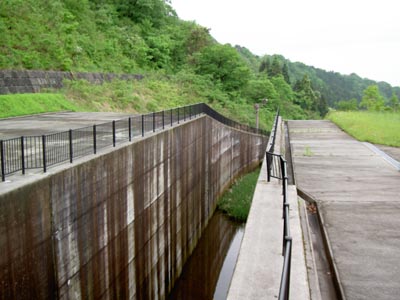 放流路