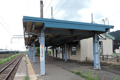ホームに上屋があります