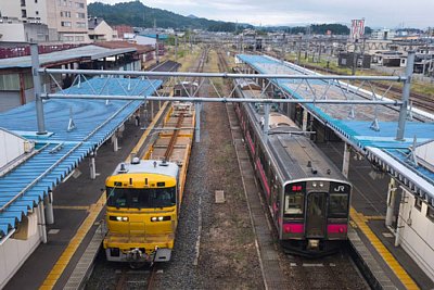 跨線橋からホーム