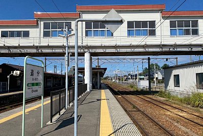 ホーム上に自由通路