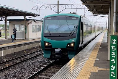 HB-E300系「リゾートしらかみ」