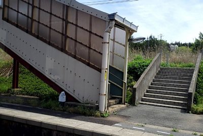 跨線橋への入り口