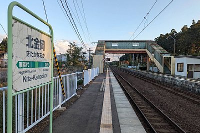 相対式ホームと跨線橋