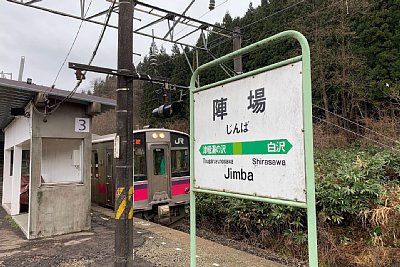 701系0番台電車と駅名標