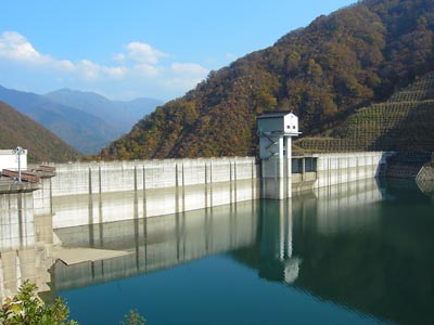 左岸上流から堤体