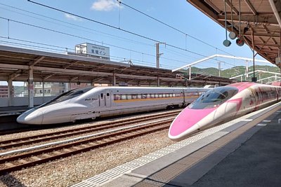 700系レールスターとハローキティ新幹線