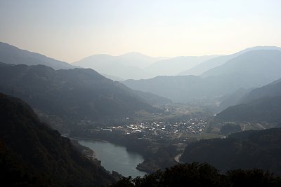 展望台からは神通川上流が見えます