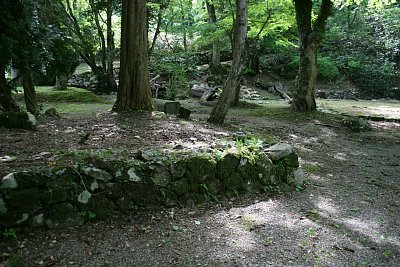 心王院跡から宝珠院跡の石垣