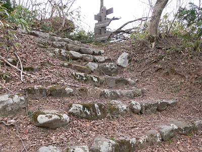 大御前から火の宮跡への石段