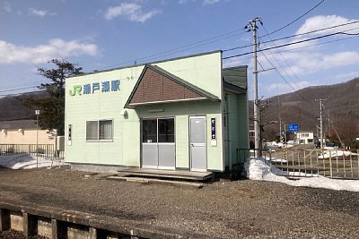 駅舎とホーム