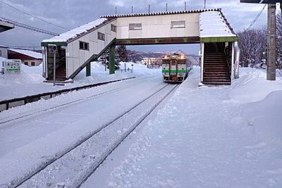相対式ホームと跨線橋