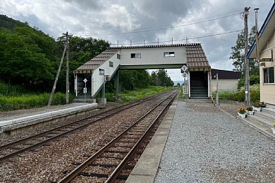 相対式ホームと跨線橋