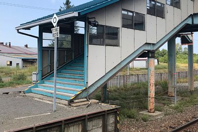 跨線橋の階段
