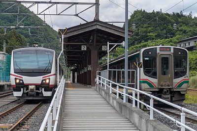 HB-E300系気動車とE721系電車