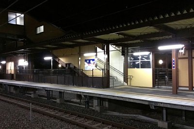 夜の千曲駅