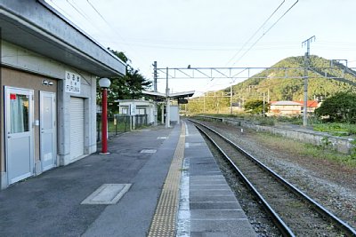 ホームがカーブしています