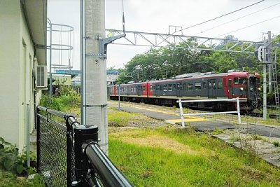 115系が到着します