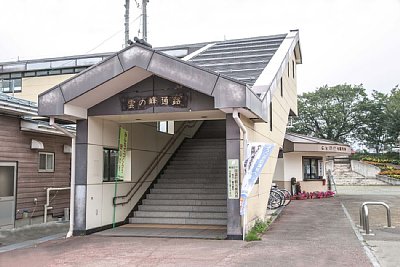 駅の南北を繋ぐ雲の峰通路