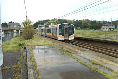 普通列車が到着します
