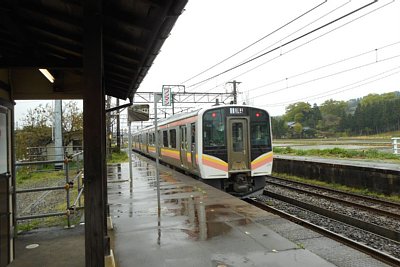 普通列車が到着します