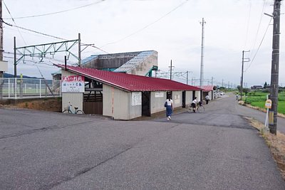駐輪場はかなり大きいです