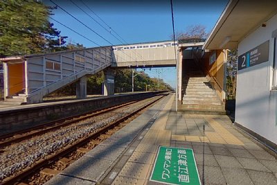 相対式ホームと跨線橋