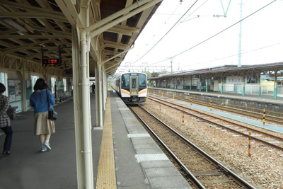 普通列車が到着します