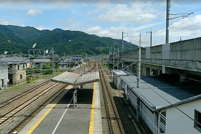 改札口にみどりの窓口があります