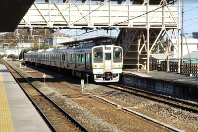 211系電車が到着しました