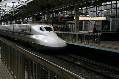 京都駅に到着するN700系「のぞみ」