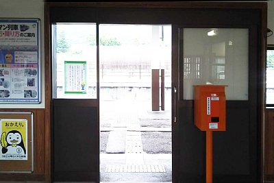 ホームへの出入り口