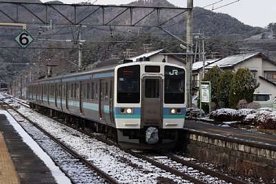 211系電車が到着しました
