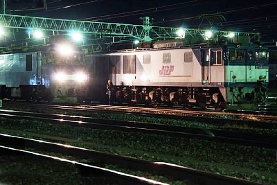 夜の貨物列車