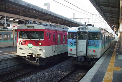 123系「ミニエコー」と115系電車