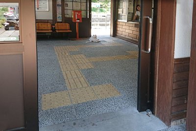 ホームは2面3線で留置線もあります