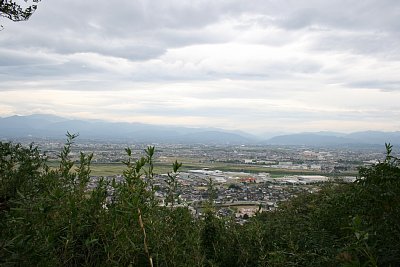 本丸跡から富山市街を眺める