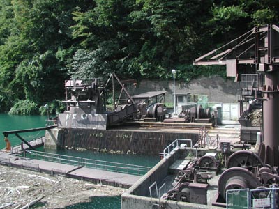 取水口と巻き揚げ機