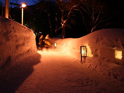 雪の夜道