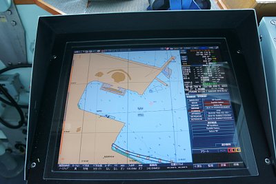海図表示装置には海王丸も映っています