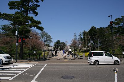 高田公園から極楽橋を見る