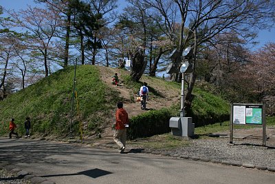 本丸西側の土塁