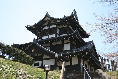 三階櫓を下から見る