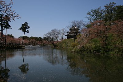 三階櫓と内堀