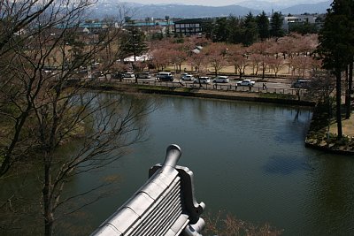 三階櫓から南側の二の丸方面を見る