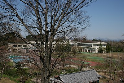 本丸跡に建つ上越教育大学付属中学校