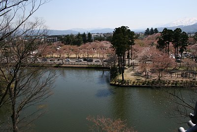 内堀はかなり幅が広い